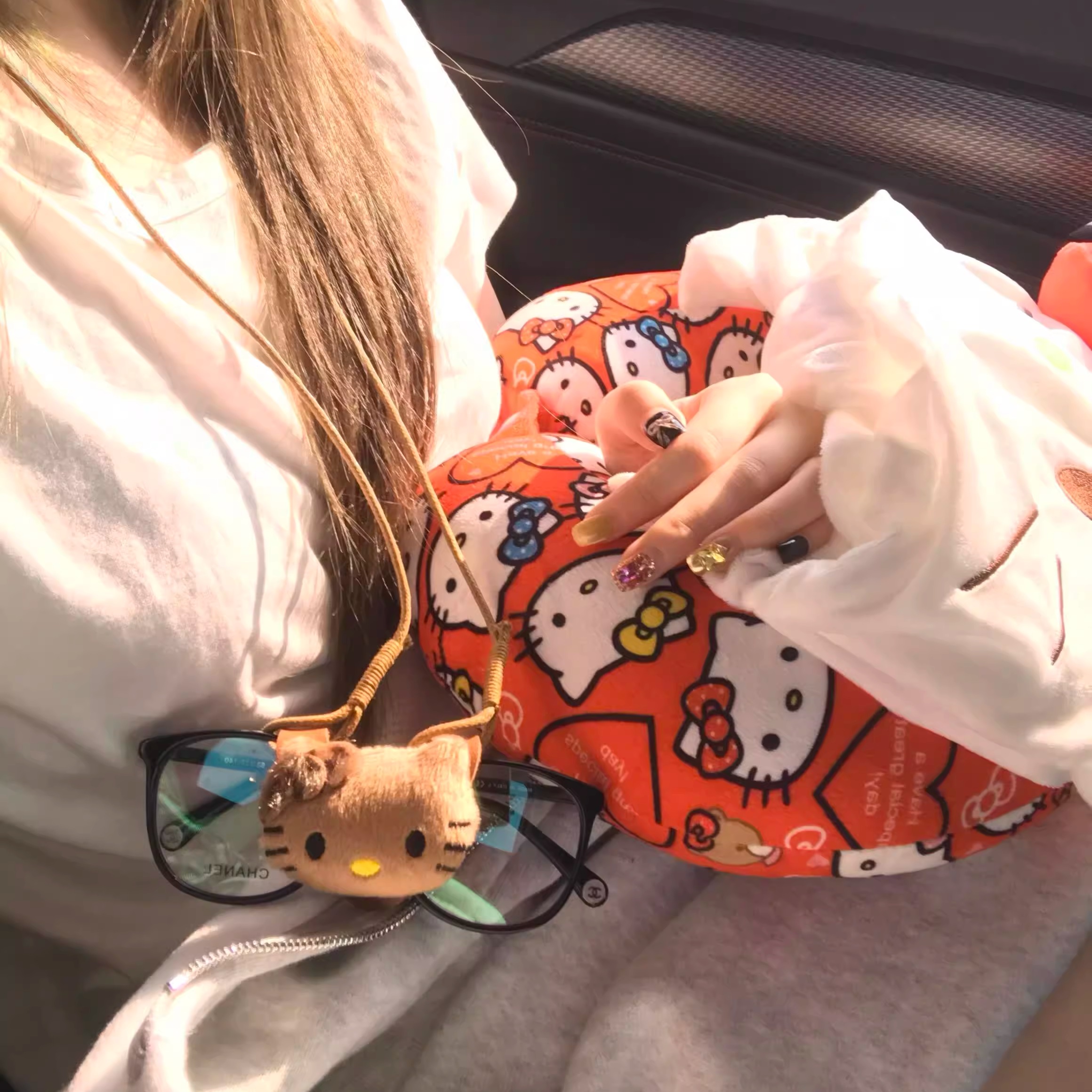 Hello Kitty U Shaped Neck Pill - مراجعة Car Accessories Nearby وسعره